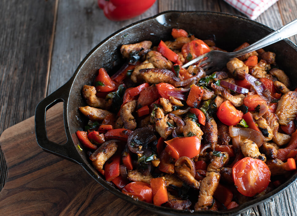 Soyageschnetzelten mit Mangold, Pilzen und Tomaten